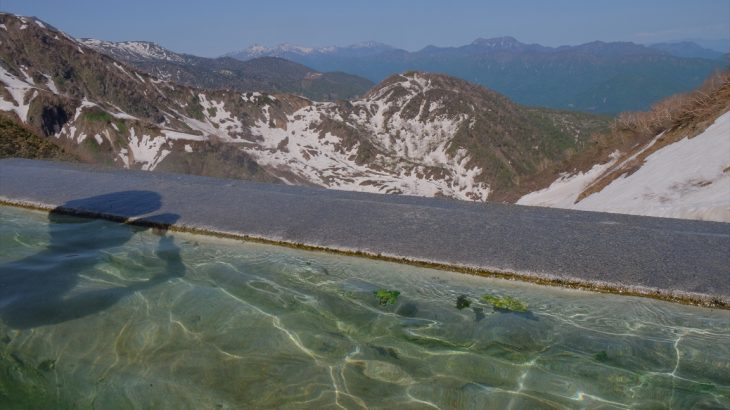 【北アルプス】白馬鑓温泉　標高2100mの展望風呂で過ごす大人の休日旅　残雪登山