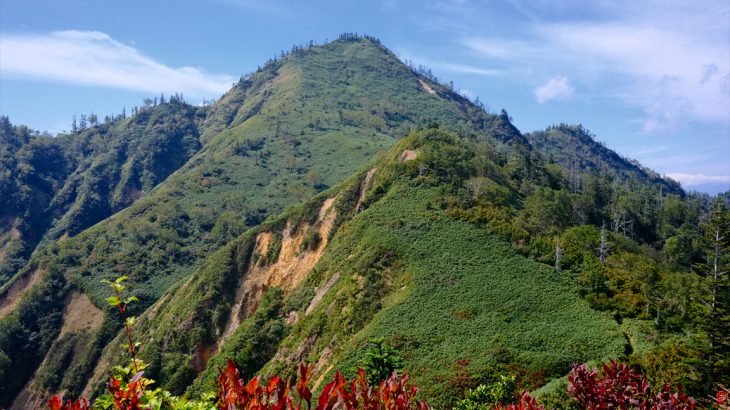 【長野】鳥甲山(前編) 秘境秋山郷にそびえる断崖の山 急登になえた登山