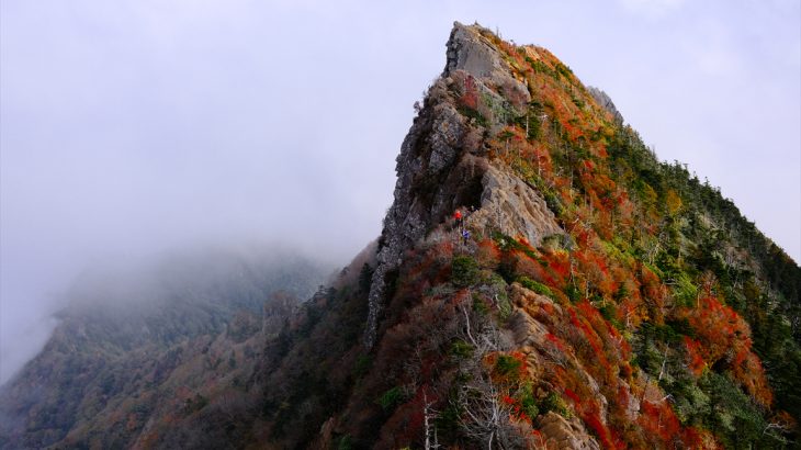 【愛媛】秋の石鎚山(前編)　振り返れば垂直　土小屋コースから登るサイアクでサイコーの登山