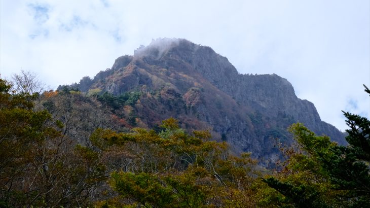 【愛媛】秋の石鎚山(後編)　岩稜と紅葉の絶景　お遍路気分でチェーンデスマッチ